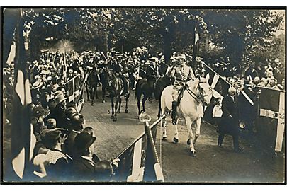 Genforening. Chr. X krydser grænsen ved Frederikshøj d. 10.7.1920. U/no.