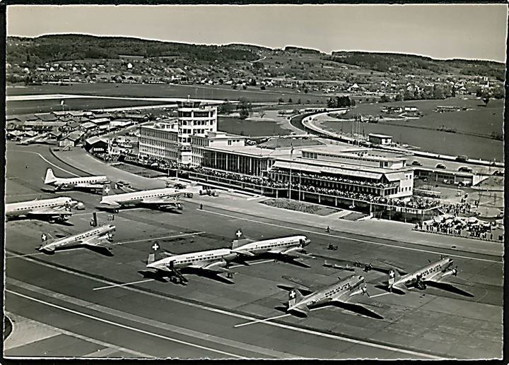 Zürich Lufthavn med Swiss Air maskiner - bl.a. Douglas-Fokker DC-3 HB-IRI, HB-IRN, HB-IRL, Convair CV-240 HB-IRS, HB-IRT, samt Douglas DC-4 HB-ILU.