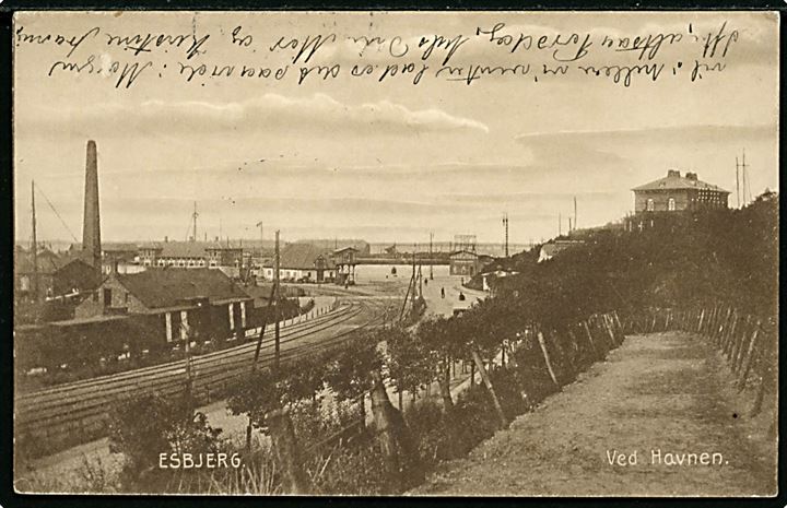 Esbjerg. Ved Havnen med jernbane linien og godsvognen. H. Blichfeldt u/no. 