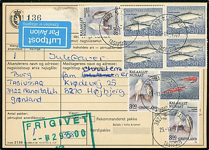 3 kr. Jagtfalk (3), 10 kr. Rejer og 50 kr. Skællaks (fireblok) på 119 kr. frankeret adressekort for luftpostpakke fra 3922 Nanortalik Tasiussaq d. 29.11.1989 til Højbjerg, Danmark.