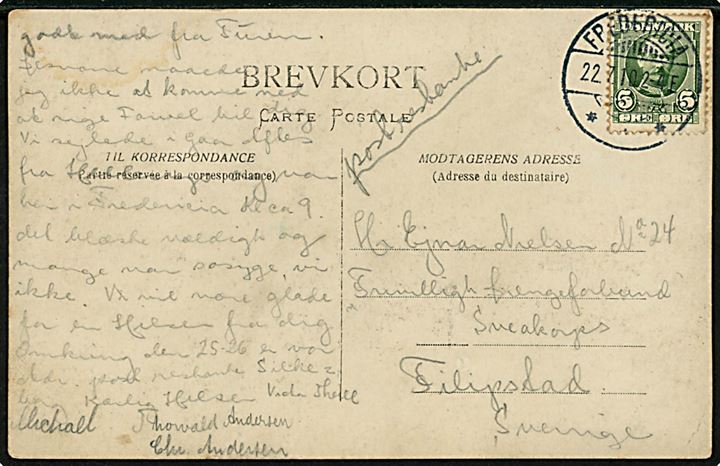 5 øre Fr. VIII på fotokort (FDF overnatter i hølade under udflugt i Jylland) sendt fra Fredericia d. 22.7.1910 til Nr. 24 Ejnar Nielsen, Frivilligt Drengeforbund Sveakorps, poste restante i Filipstad, Sverige. Sendt til deltager på FDF's første udlandstur i 1910.