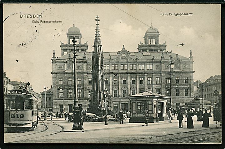 Dresden. Torvet med telefon og telegrafstationen, samt sporvogn. Dr. Tienkjer no. 66308.