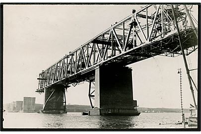 Lillebæltsbroen under bygning. H. J. Føge u/no.