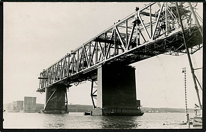 Lillebæltsbroen under bygning. H. J. Føge u/no.