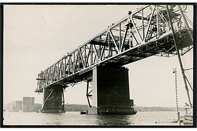 Lillebæltsbroen under bygning. H. J. Føge u/no.