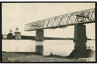 Lillebæltsbroen under bygning. Fotograf Lyngstrøm u/no.