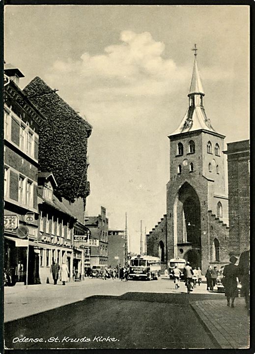 Odense, St. Knuds kirke med bybusser. Rudolf Olsen no. 15574.