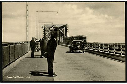 Lillebæltsbroen med passerende lyntog. Jernbanekiosken no. 2865.