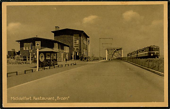 Middelfart, Lillebæltsbroen med passerende lyntog og restaurant Broen. Stenders no. 23.