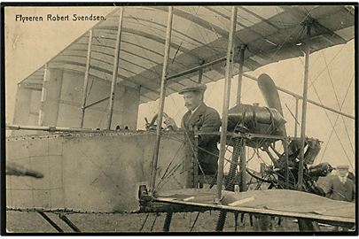 Flyveren Robert Svendsen i sin maskine. Johs. Brorsen u/no. Fugtskadet.