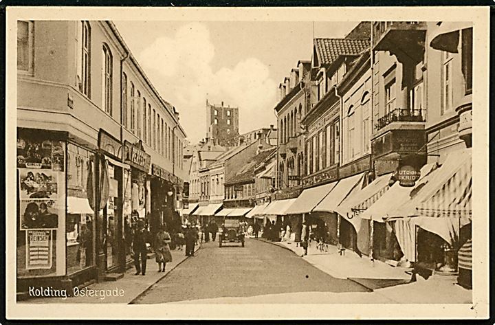 Kolding, Østergade med automobil og Koldinghus i baggrunden. Stenders no. 102.