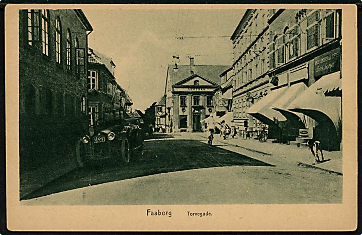 Faaborg, Torvegade med automobil O 1327. F. C. Alstrøm u/no.