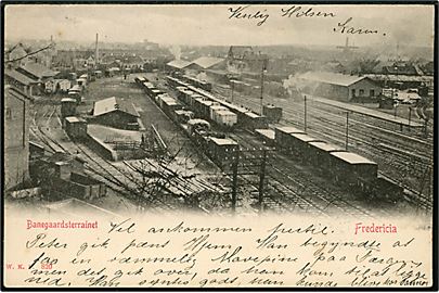 Fredericia, udsigt over jernbaneterrænet med godsvogne. Warburgs Kunstforlag no. 820.
