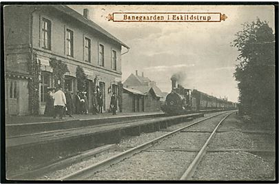 Eskilstrup, jernbanestation med ankommende damptog. L. Christensen no. 859.
