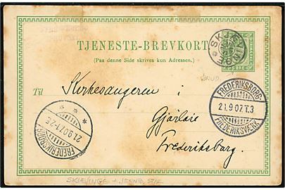 5 øre Tjenestebrevkort annulleret med stjernestempel SKJÆVINGE og sidestemplet bureau Frederiksborg - Frederiksværk T.3 d. 21.9.1907 til Frederiksborg. skjolder.
