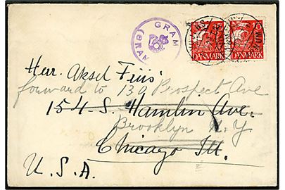 15 øre Karavel i parstykke på brev annulleret med bureaustempel Vojens - Arnum T.41 d. 11.9.1929 og sidestemplet med posthornstempel GRAM (GRAMBY) til Chicago, USA - eftersendt til Brooklyn. 