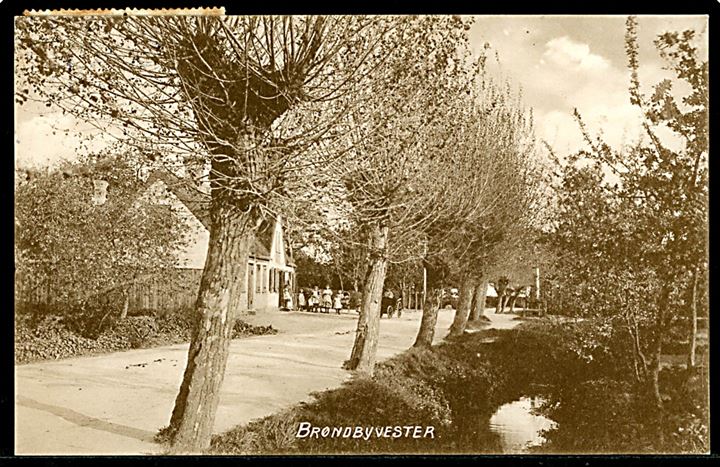 Brøndbyvester. Gadeparti. Glostrup Boghandel u/no. 