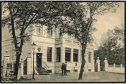 Nakskov.  Posthuset. U/no. Sendt lokalt med 3 øre Bølgelinie og Loge-mærkat stemplet Nakskov d. 12.12.1907.