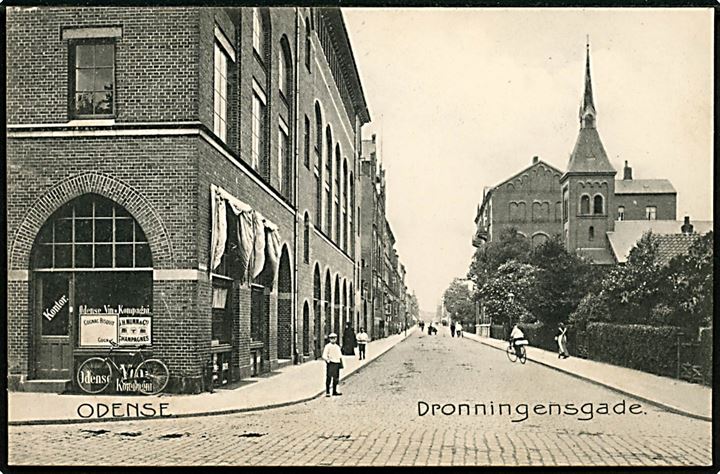 Odense. Hjørnet af Kongensgade og Dronningensgade med Odense Vin Kompagni's Kontor. Stenders no. 8965.