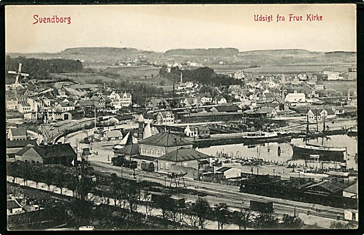 Svendborg, Udsigt fra Frue Kirke med jernbane og skibe. Warburgs Kunstforlag no. 1016.