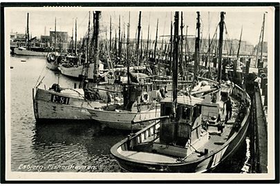 Esbjerg, fiskerihavn med fiskefartøjer - bl.a. E.81. C.J.C. no. 7435.