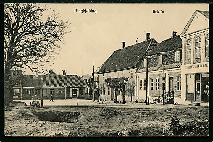 Ringkøbing, Hotel og Niels Birkedals købmandshandel. Johs. Brorsen no. 2202.