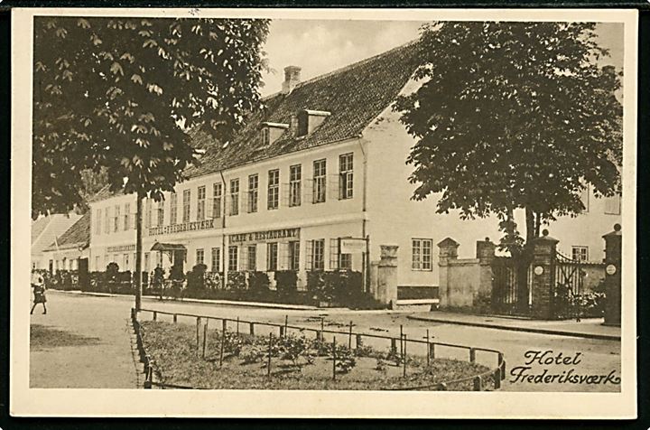 Hotel Frederiksværk med Cafe & Restaurant. Erik Ramlau Boghandel u/no. 