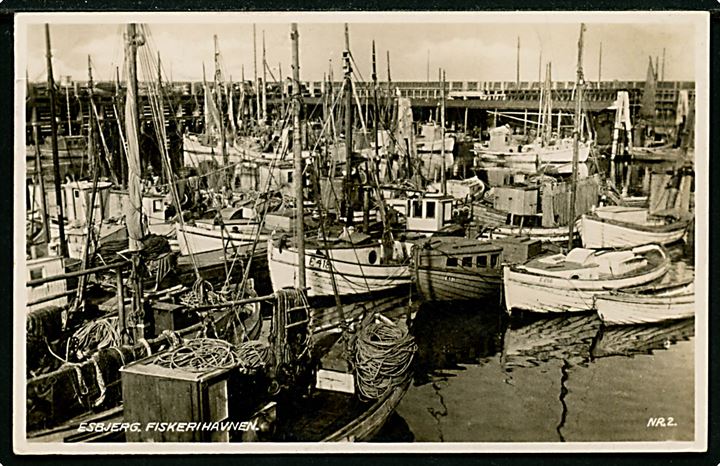 Esbjerg, fiskerihavn med fiskefartøjer. Alex Vincents Kunstforlag no. 2.