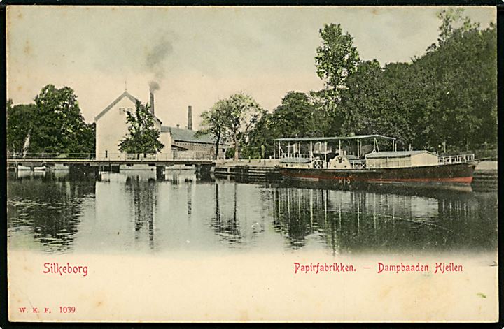 Silkeborg. Papirfabrikken med dampbaaden Hjeilen. Warburgs Kunstforlag no. 1039.