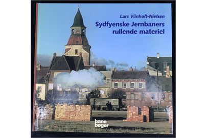 Sydfyenske Jernbaners rullende materiel af Lars Viinholt-Nielsen. 144 sider illustreret jernbanehistorie. 