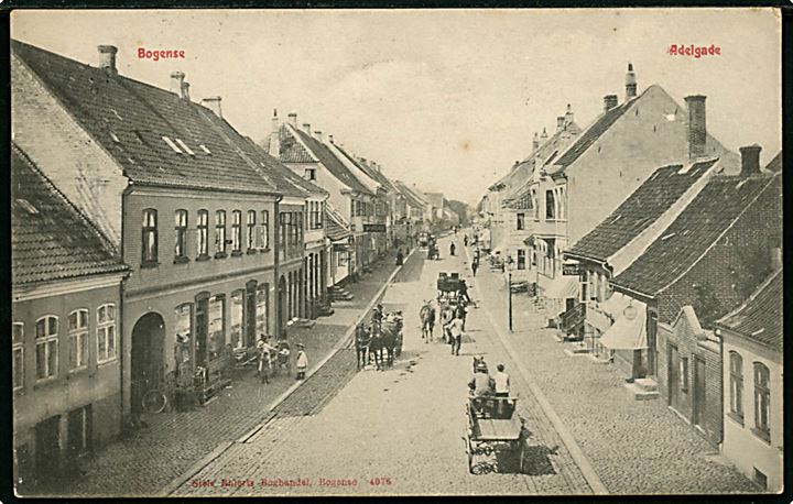 Bogense. Adelgade med flere butikker. Niels Ehlerts Boghandel no. 4076. 