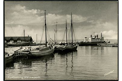 Rudkøbing, havneparti med afgående færge. Stenders no. 1007K.