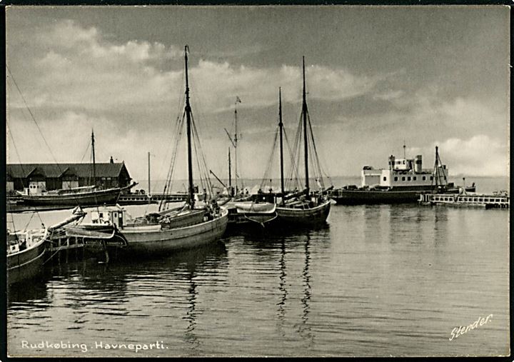 Rudkøbing, havneparti med afgående færge. Stenders no. 1007K.