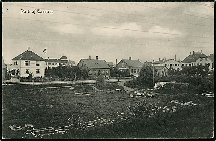 Taastrup, parti med boliger. C. Larsen no. 1905/39.