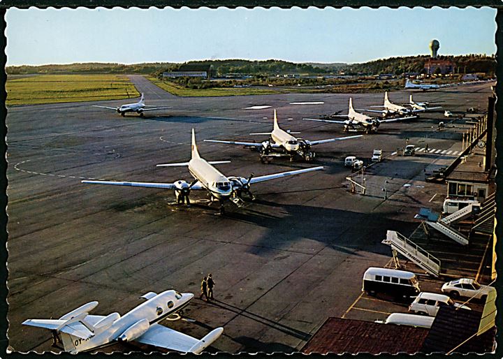 Sverige, Bromma Flyveplads med passagerfly. 