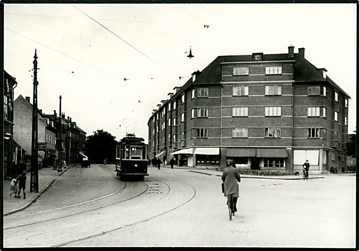 Odense, Skibhusvej med sporvogn no. 5 i 1930'erne. Tillæg til Bytrafik nr. 4 1980. 