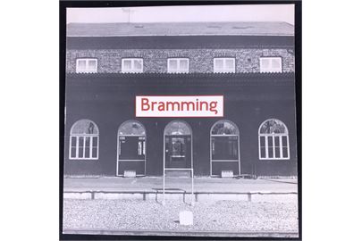 Bramming station 1874-1974, Aino Kann Rasmussen. 36 sider illustreret jubilæumsskrift.