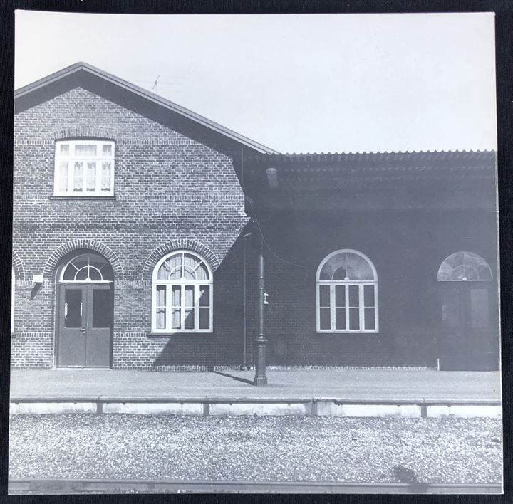 Bramming station 1874-1974, Aino Kann Rasmussen. 36 sider illustreret jubilæumsskrift.