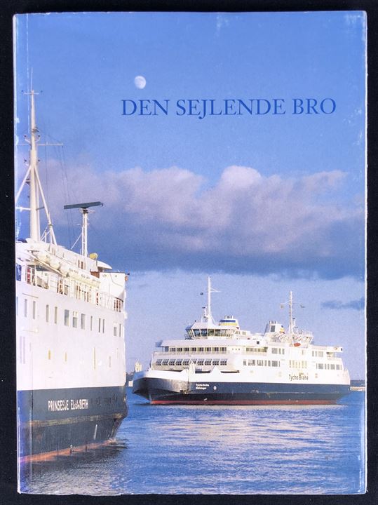 Den sejlende Bro - HH-overfarten 1892-1992 af Kenno Pedersen. 158 sider illustreret søfartshistorie om Helsingør-Helsingborg overfarten.