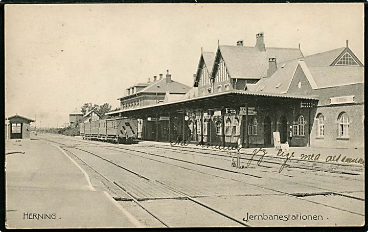 Herning, jernbanestation med holdende damptog. Stenders no. 7752.