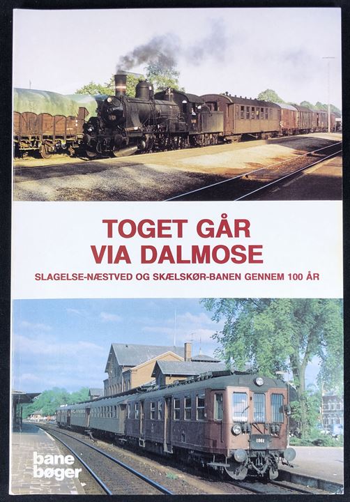 Toget går via Dalmose . Slagelse-Næstved og Skælskør-Banen gennem 100 år af Henning Pedersen og Ole-Chr. M. Plum. 96 sider illustreret jernbanehistorie.