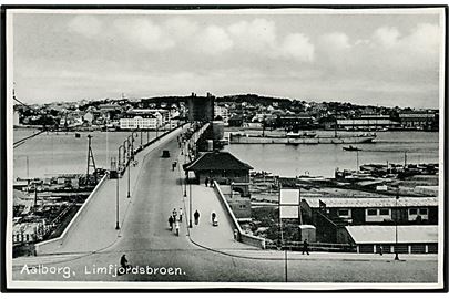 Aalborg, Limfjordsbroen med passerende dampskib. Stenders no. 375.