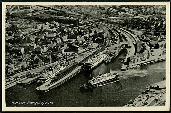 Korsør, færgehavn med lejer og storebæltsfærger. Luftfoto Rudolf Olsen Kunstforlag no. 6843.