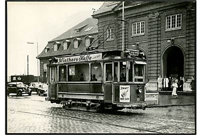 Odense, sporvogn no. 10 ved banegården. Sporveishistorisk Selskab no. 730455. Ikke et postkort.