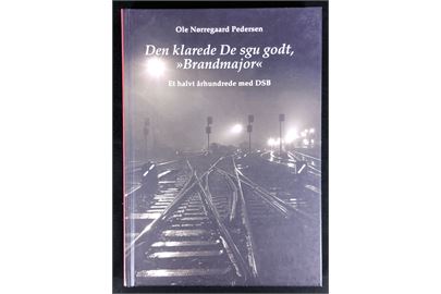 Den klarede De sgu godt Brandmajor - Et halvt århundrede med DSB af Ole Nørregaard Pedersen. 294 sider illustreret personlig jernbanehistorie. 