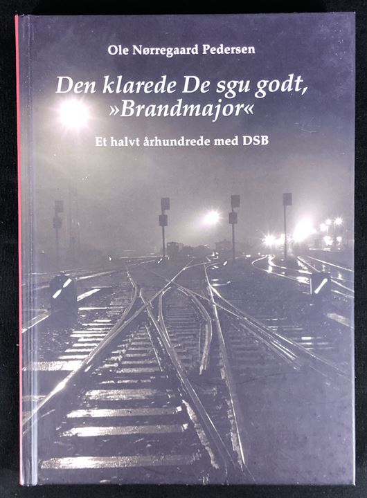 Den klarede De sgu godt Brandmajor - Et halvt århundrede med DSB af Ole Nørregaard Pedersen. 294 sider illustreret personlig jernbanehistorie. 