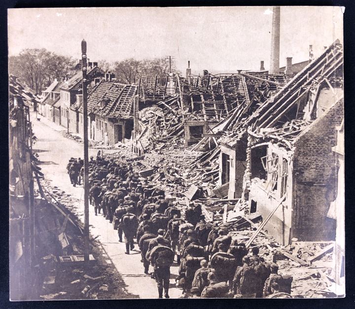 Bornholm besat bombet befriet. 100 sider billedhæfte med gengivelse af krigen på Bornholm. 