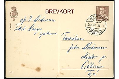 20 øre Fr. IX helsagsbrevkort fra Tikøb annulleret med bureaustempel København - Fredericia T.85A d. 21.5.1960 til Nislev pr. Otterup.