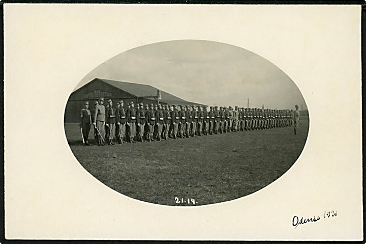 Odense, soldater parade mærket Odense 1921. Fotokort no. 21.14.