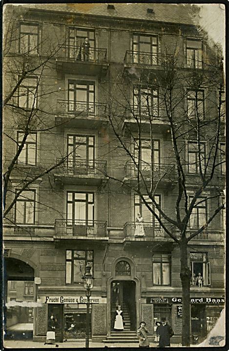 Tyskland, Hamburg, Facade med Frucht, Gemüse & Conserven. Fotokort u/no.